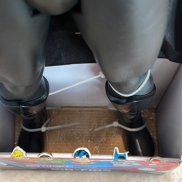 Batman 19inch tall Figure - Picture 8 of 12